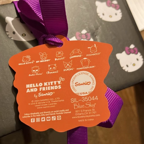 🎀Hello Kitty Halloween hand painted salt & pepper shakers set NWT - Picture 8 of 9